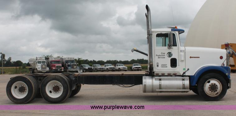 image for item C2683 1989 International Eagle 9300 semi truck