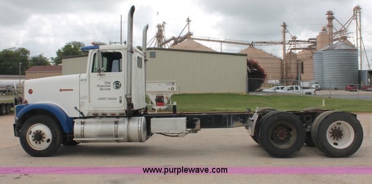 image for item C2683 1989 International Eagle 9300 semi truck