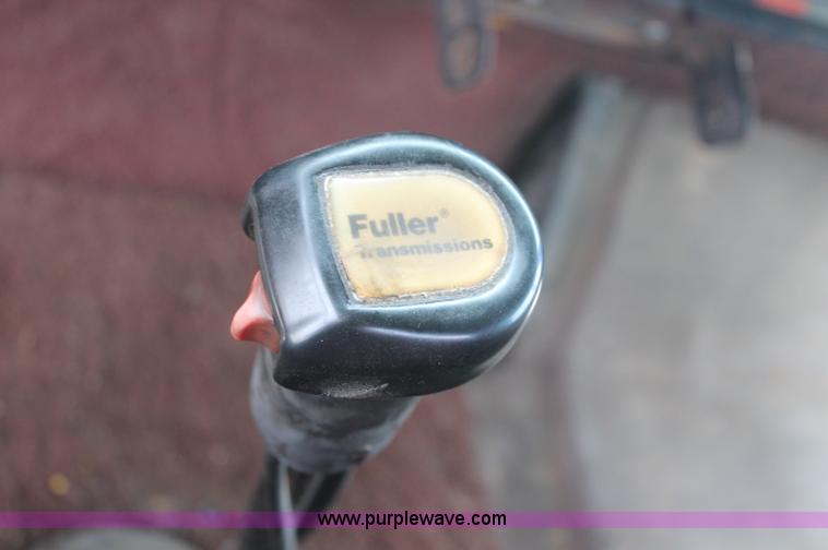 image for item C2683 1989 International Eagle 9300 semi truck