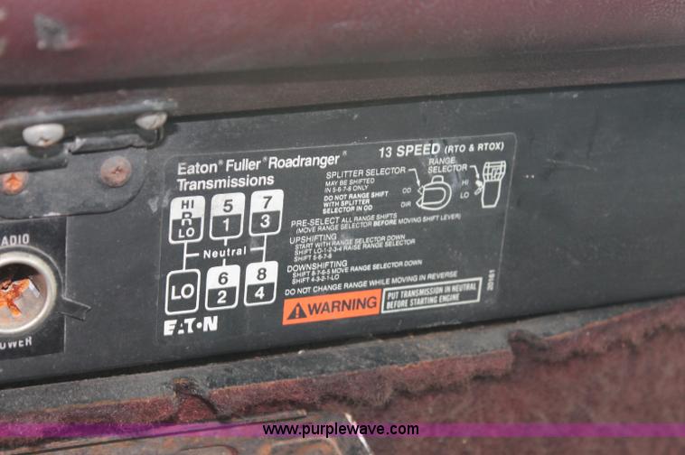 image for item C2683 1989 International Eagle 9300 semi truck