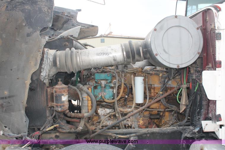 image for item C2683 1989 International Eagle 9300 semi truck