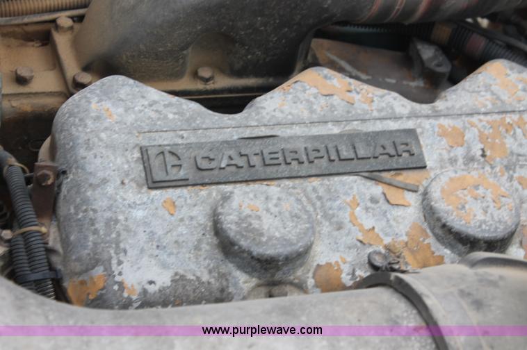 image for item C2683 1989 International Eagle 9300 semi truck