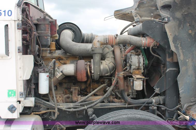 image for item C2683 1989 International Eagle 9300 semi truck