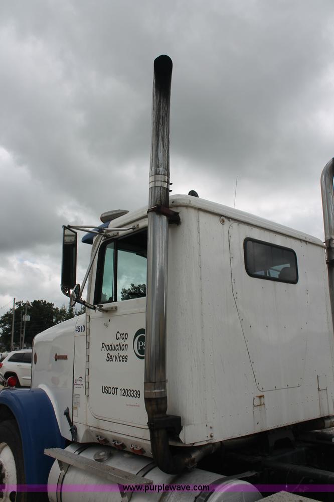 image for item C2683 1989 International Eagle 9300 semi truck