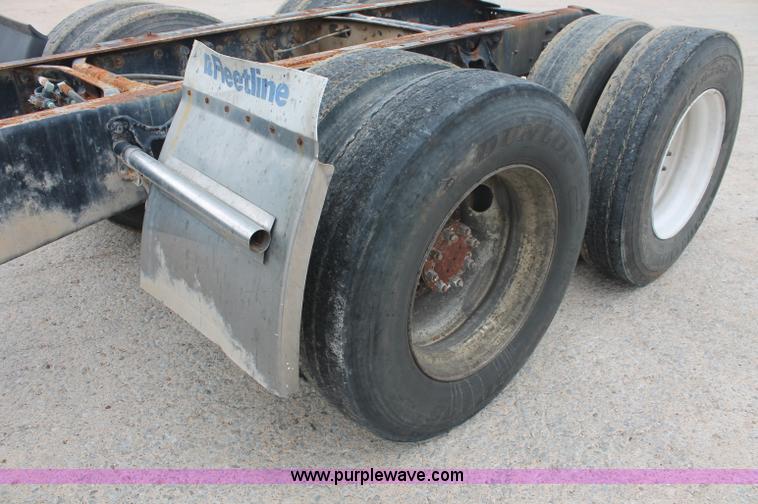 image for item C2683 1989 International Eagle 9300 semi truck