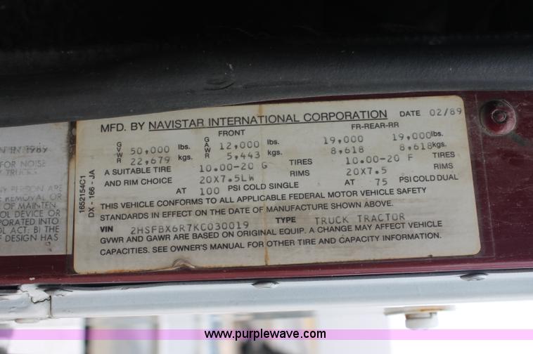 image for item C2683 1989 International Eagle 9300 semi truck