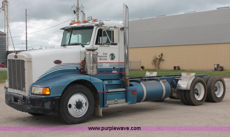 image for item C2684 1988 Peterbilt 377 semi truck