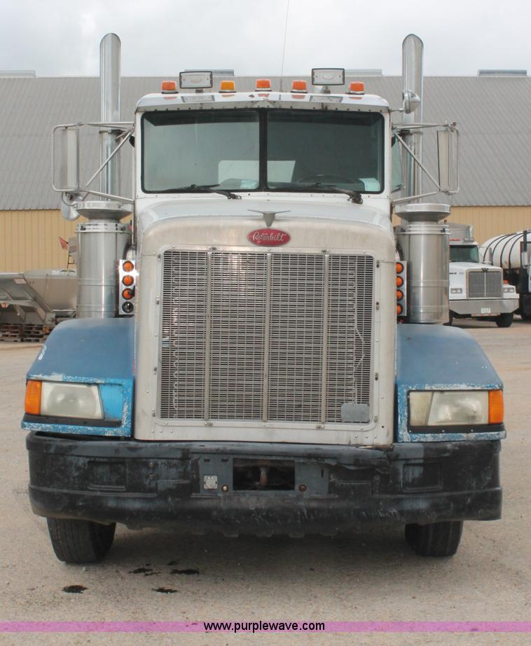 image for item C2684 1988 Peterbilt 377 semi truck