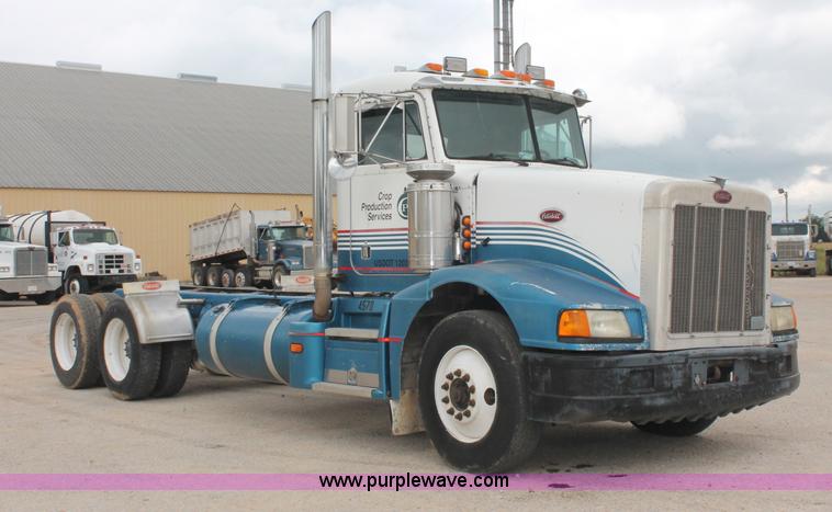 image for item C2684 1988 Peterbilt 377 semi truck