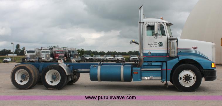 image for item C2684 1988 Peterbilt 377 semi truck