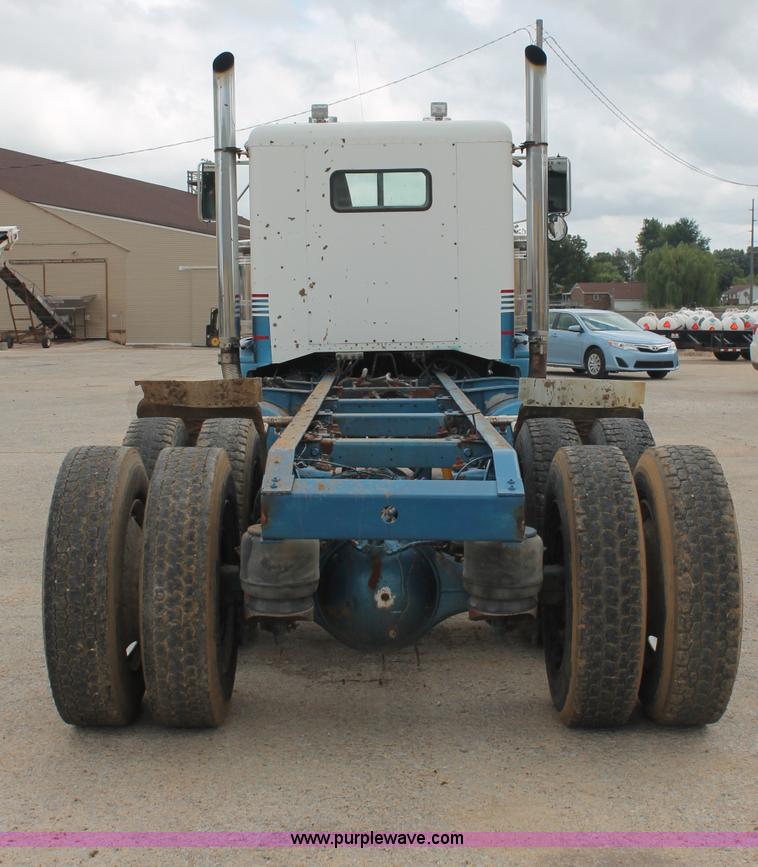 image for item C2684 1988 Peterbilt 377 semi truck