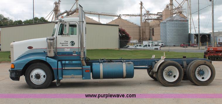 image for item C2684 1988 Peterbilt 377 semi truck