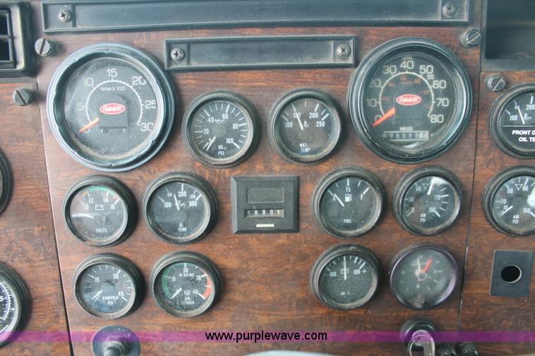 image for item C2684 1988 Peterbilt 377 semi truck