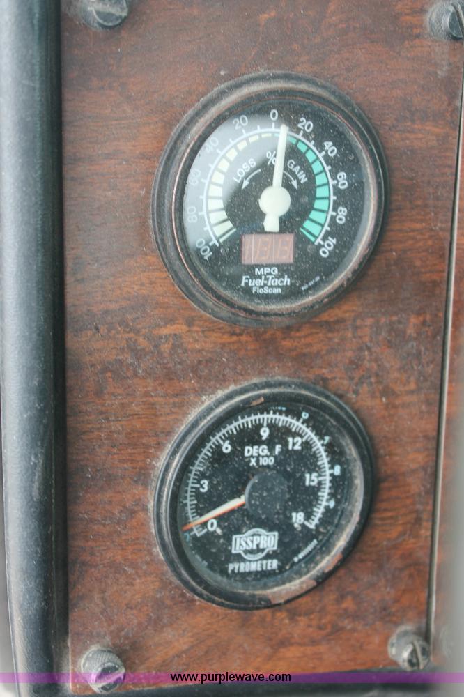 image for item C2684 1988 Peterbilt 377 semi truck