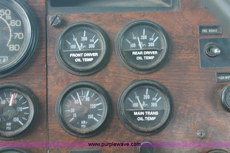 image for item C2684 1988 Peterbilt 377 semi truck