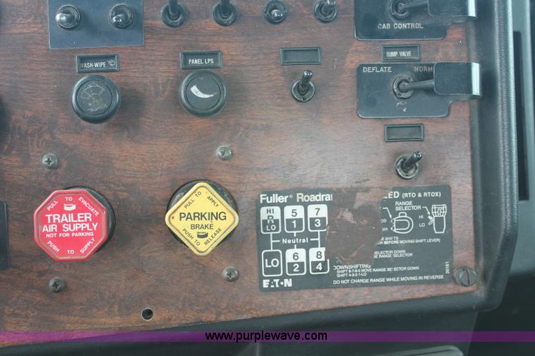 image for item C2684 1988 Peterbilt 377 semi truck