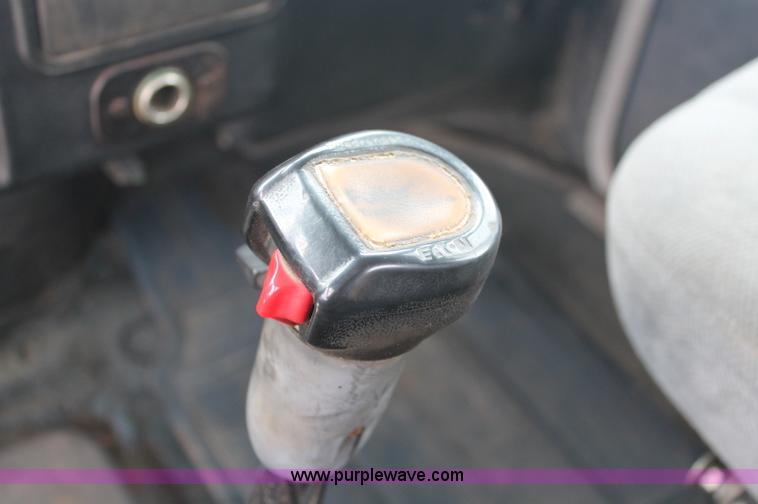 image for item C2684 1988 Peterbilt 377 semi truck