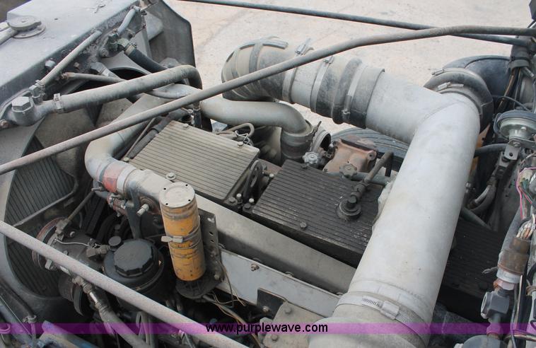 image for item C2684 1988 Peterbilt 377 semi truck