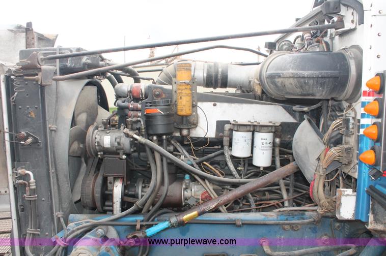 image for item C2684 1988 Peterbilt 377 semi truck