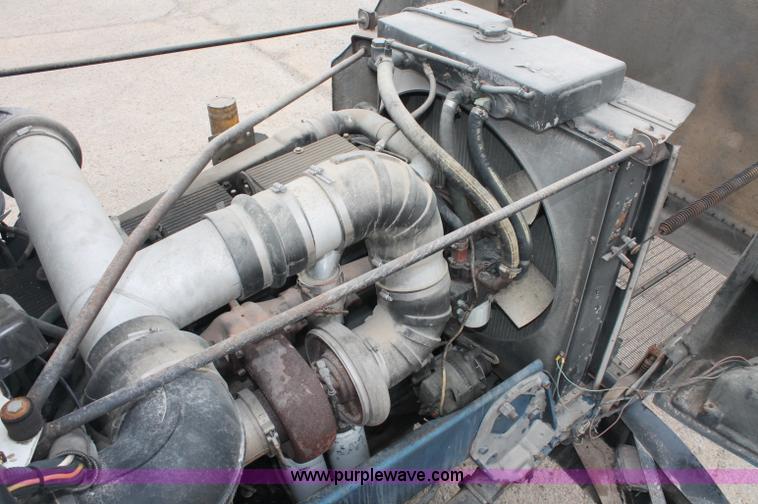 image for item C2684 1988 Peterbilt 377 semi truck