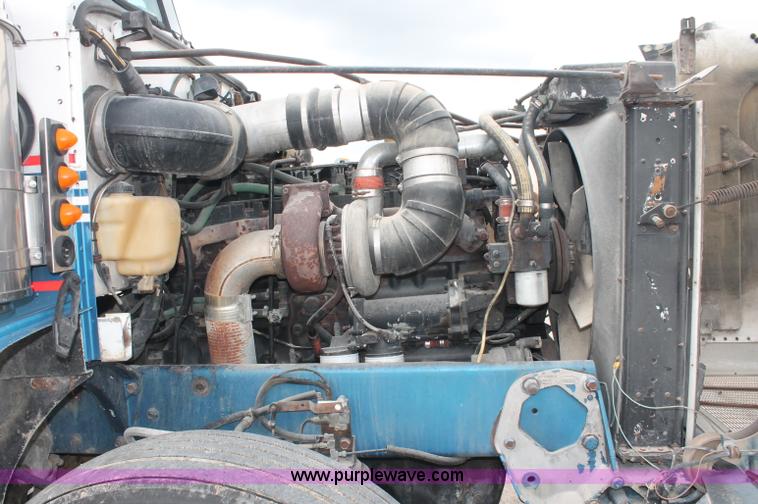 image for item C2684 1988 Peterbilt 377 semi truck