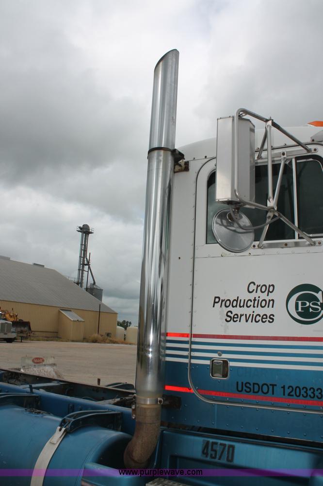 image for item C2684 1988 Peterbilt 377 semi truck