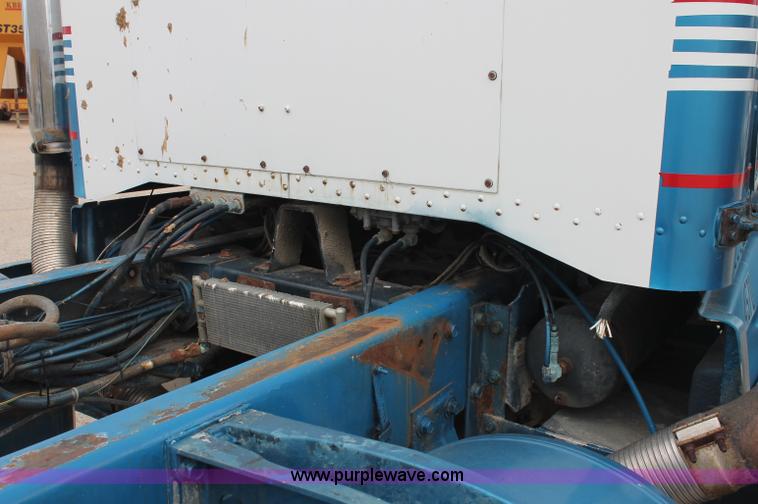 image for item C2684 1988 Peterbilt 377 semi truck