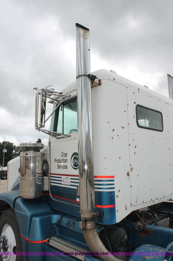 image for item C2684 1988 Peterbilt 377 semi truck