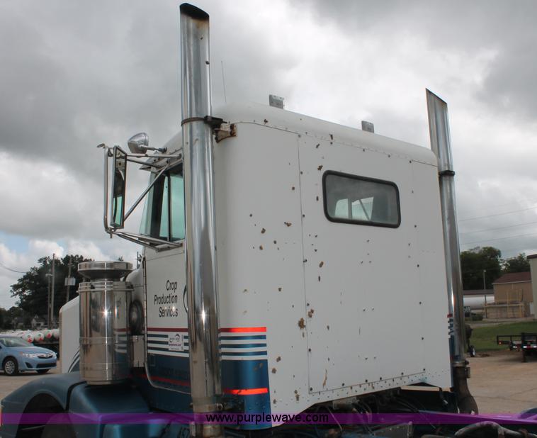 image for item C2684 1988 Peterbilt 377 semi truck