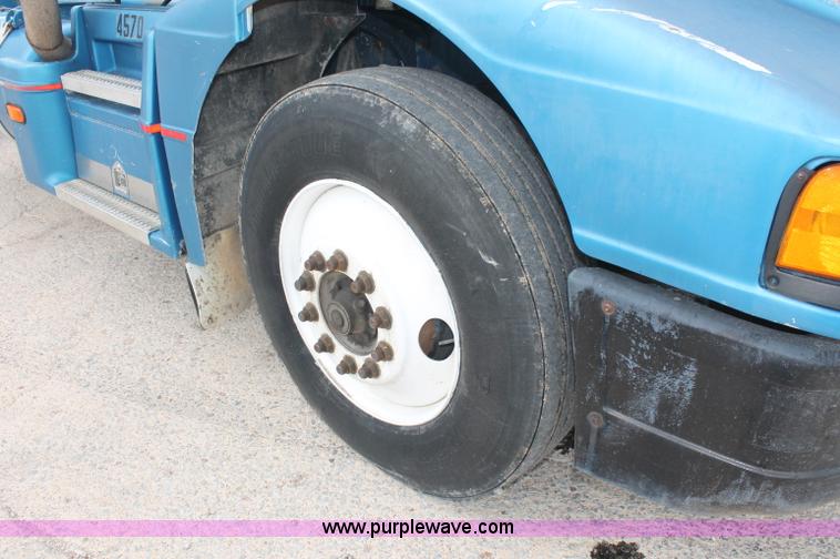 image for item C2684 1988 Peterbilt 377 semi truck