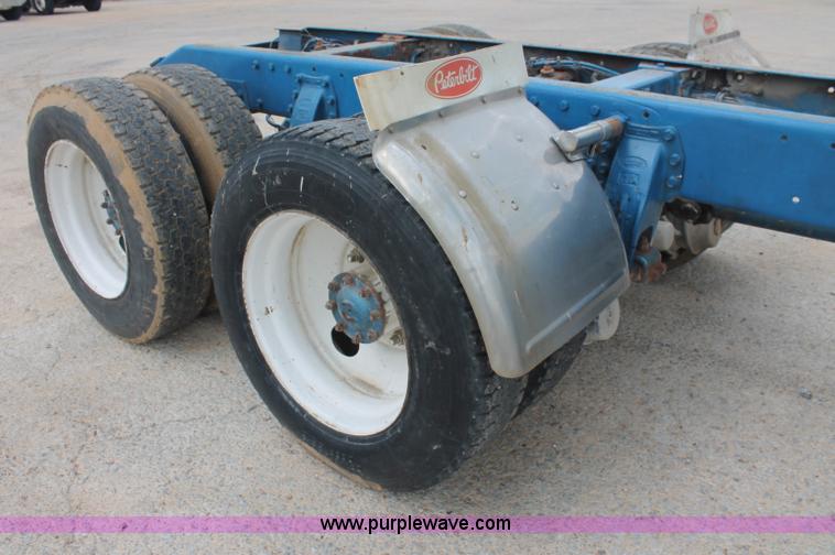 image for item C2684 1988 Peterbilt 377 semi truck