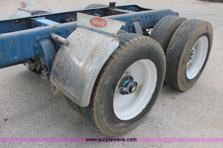 image for item C2684 1988 Peterbilt 377 semi truck