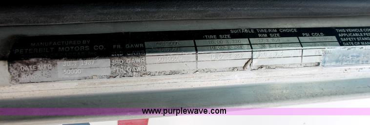 image for item C2684 1988 Peterbilt 377 semi truck