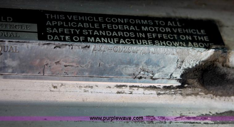 image for item C2684 1988 Peterbilt 377 semi truck