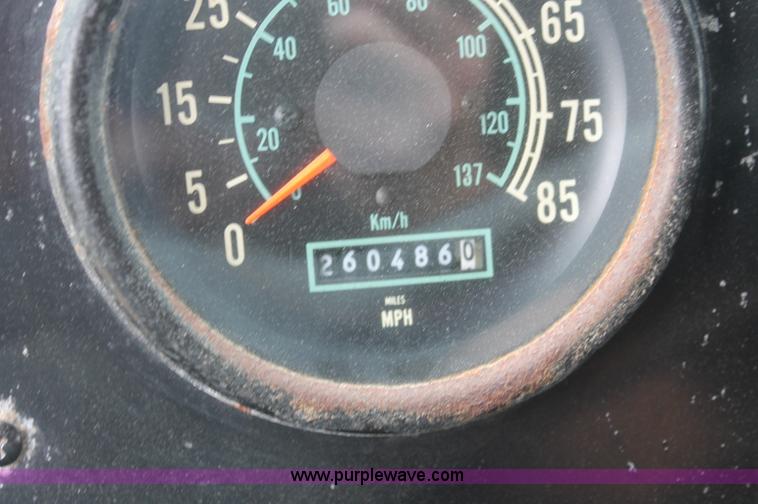 image for item C2687 1985 International 9670 semi truck