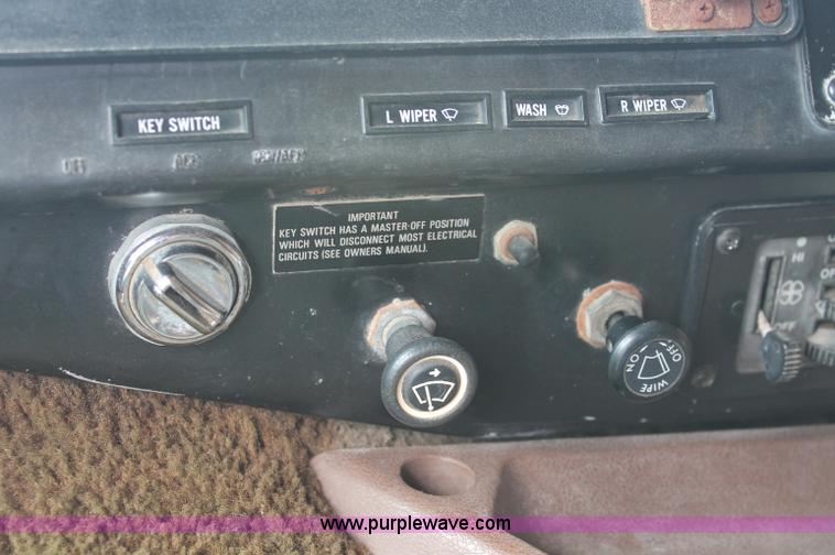 image for item C2687 1985 International 9670 semi truck