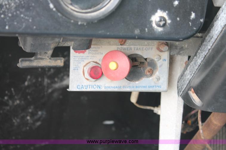 image for item C2687 1985 International 9670 semi truck