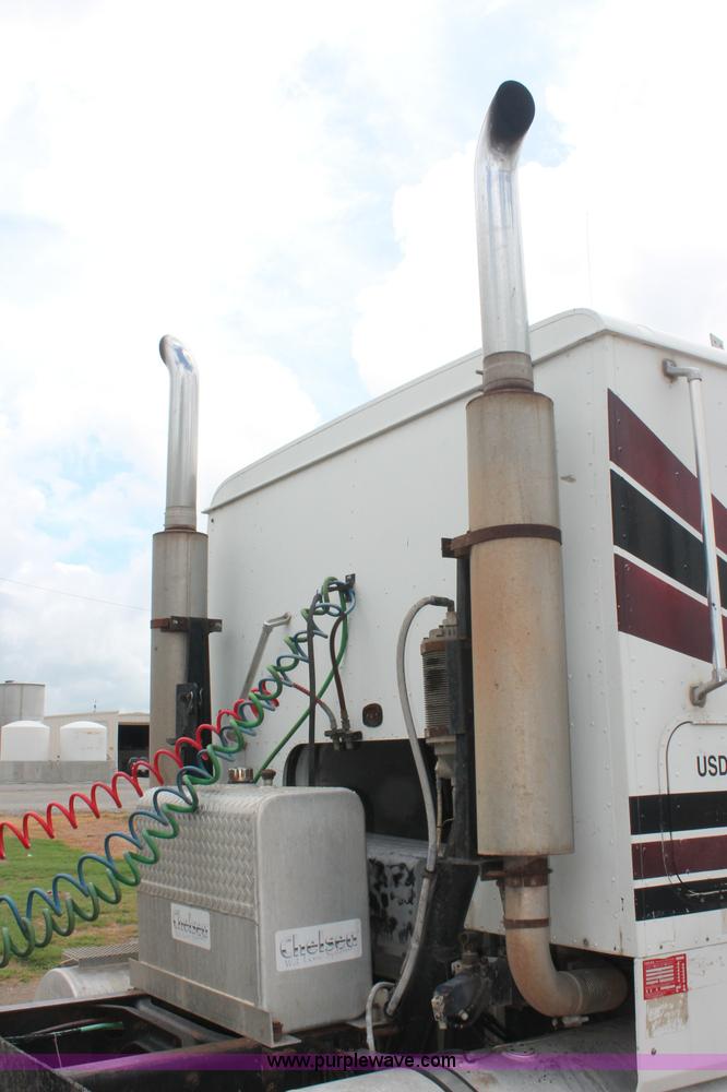 image for item C2687 1985 International 9670 semi truck