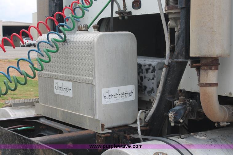 image for item C2687 1985 International 9670 semi truck