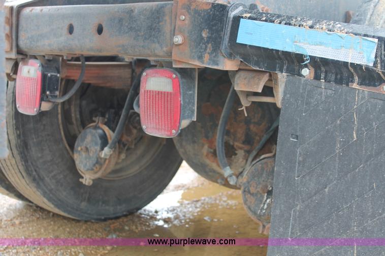 image for item C2687 1985 International 9670 semi truck