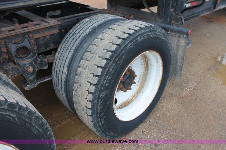 image for item C2687 1985 International 9670 semi truck