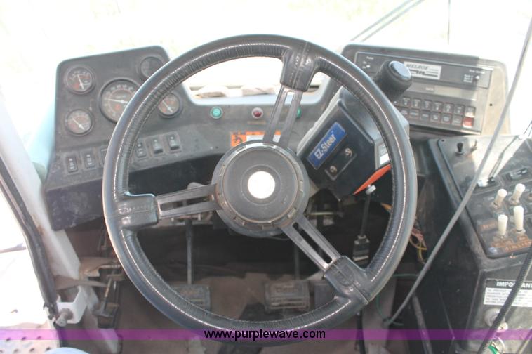 image for item C2723 1992 Melroe 3630 SpraCoupe self propelled sprayer