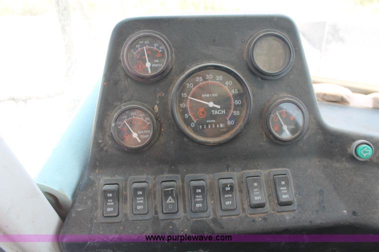 image for item C2723 1992 Melroe 3630 SpraCoupe self propelled sprayer