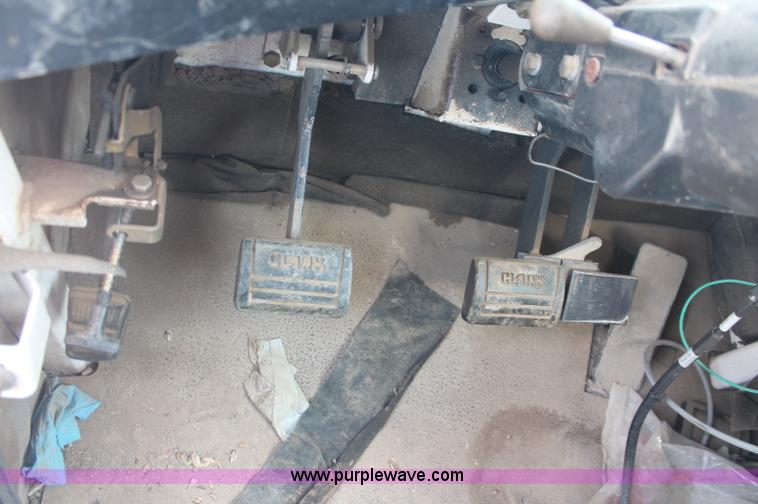 image for item C2723 1992 Melroe 3630 SpraCoupe self propelled sprayer