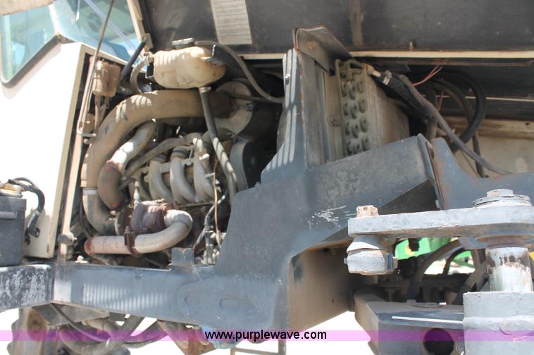 image for item C2723 1992 Melroe 3630 SpraCoupe self propelled sprayer