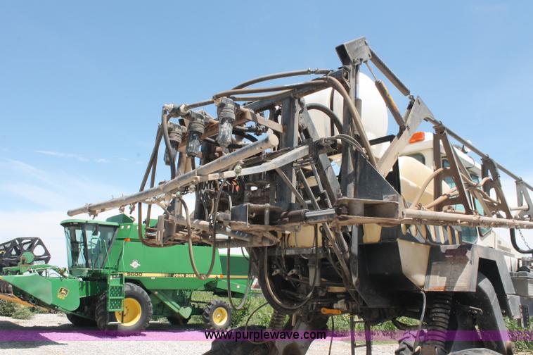 image for item C2723 1992 Melroe 3630 SpraCoupe self propelled sprayer