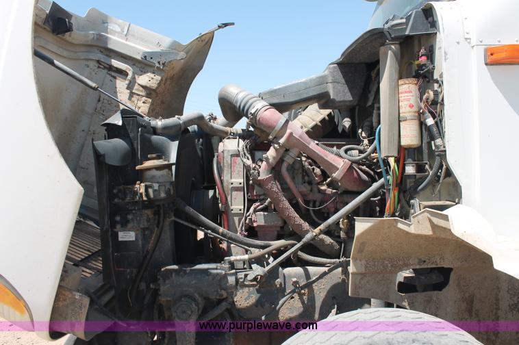 image for item C2731 2004 International 9200i manure spreader truck