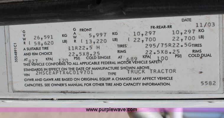 image for item C2731 2004 International 9200i manure spreader truck