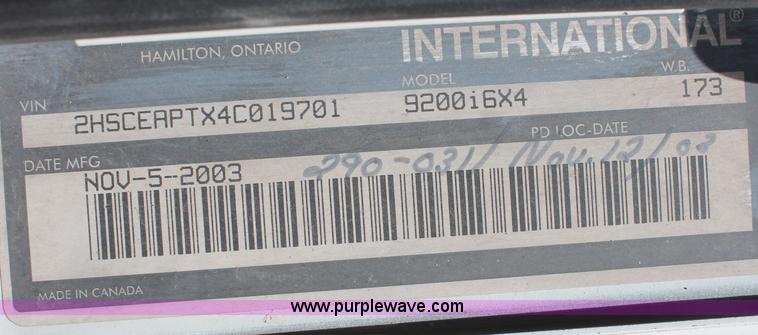 image for item C2731 2004 International 9200i manure spreader truck