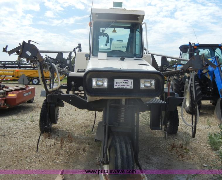 image for item D4401 1993 Melroe SpraCoupe 220 self propelled sprayer